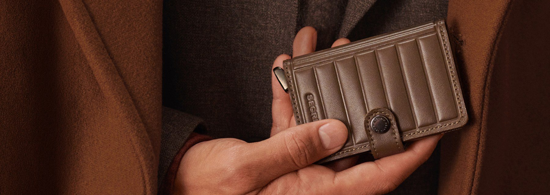 Secrid Miniwallet in de hand